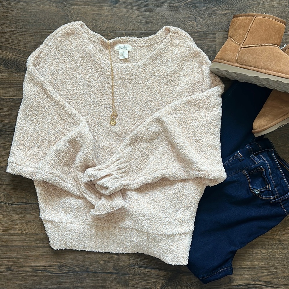 Women’s Kaisley size medium tan cozy sweater